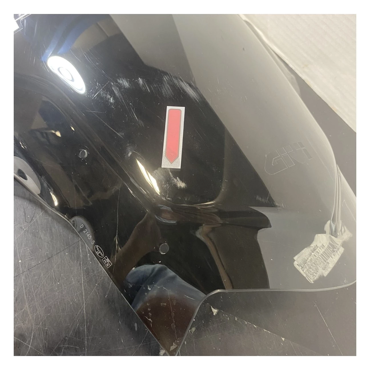 Givi D2145S / D2145ST Windscreen Yamaha Tenere 700 2021-2022 Smoke / Sport Windscreen [Blemished - Good] - Image 4