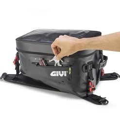 Givi GRT715 Gravel-T Waterproof 20L Tank Bag 11 Givi GRT715 Gravel-T Waterproof 20L Tank Bag -Givi Sales Store givi grt715 gravel t waterproof20 l tank bag 9